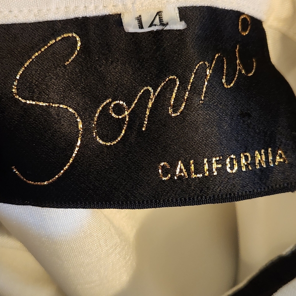 Elegant Black and White Pencil Skirt - Picture 5 of 5